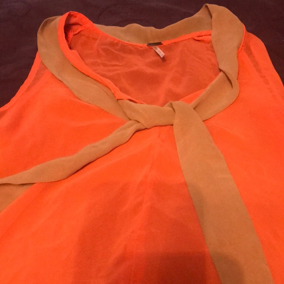 Top - Picture 2 of 2